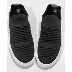 Wonderly BRYNA Black Knit Slip-on Low-top Sneakers, Women's Size 7